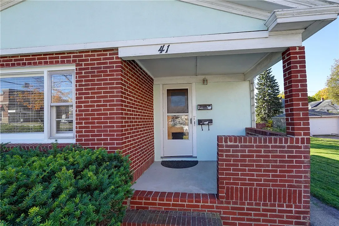 41 Crittenden Blvd — Photo 2