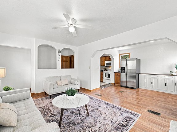 3rd image of 1535 Hawthorne Ave
