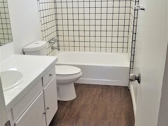 3rd image of 1528 W 60th St APT 2