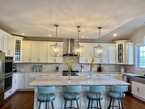 2nd image of 3 Morton Cir
