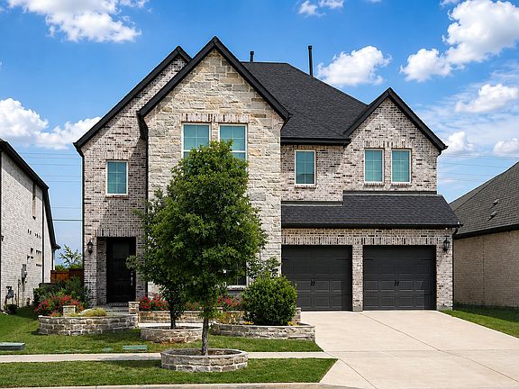 2nd image of 1310 Crescent Ln