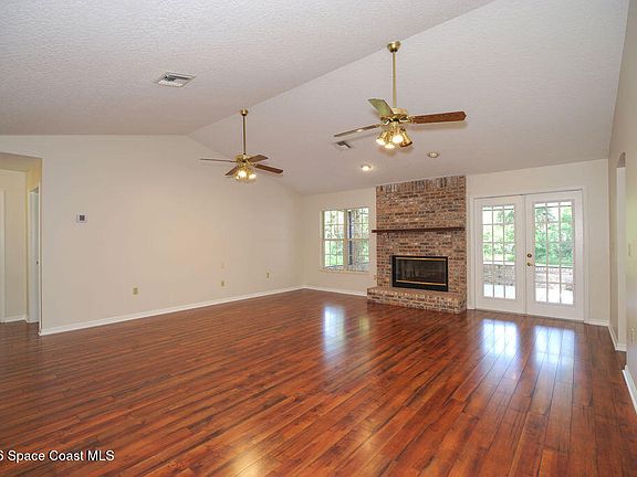 3rd image of 4610 Whipple Hollow Rd