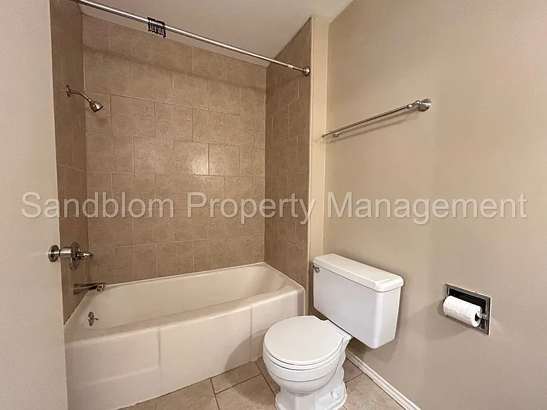 5766 S 80th East Ave — Photo 17