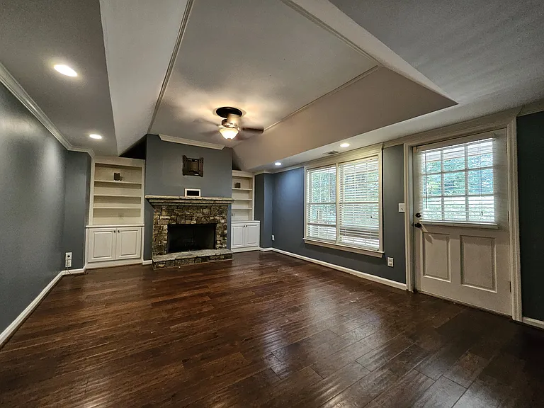 450 Eastbourne Way — Photo 23