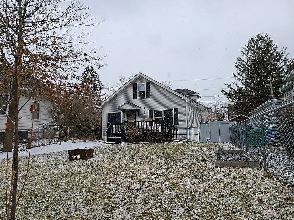 2628 Tremont Ave photo 1