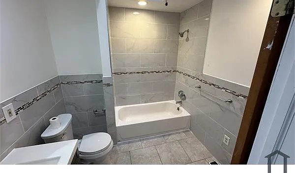 3 bed, 1100 sqft, $2,700 — Photo 4