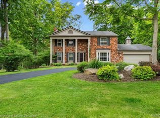32807 Red Oaks Trl, Beverly Hills, MI 48025