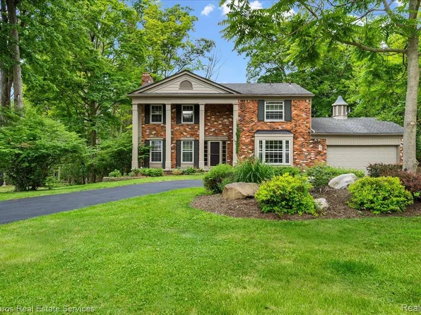 32807 Red Oaks Trl, Beverly Hills, MI 48025