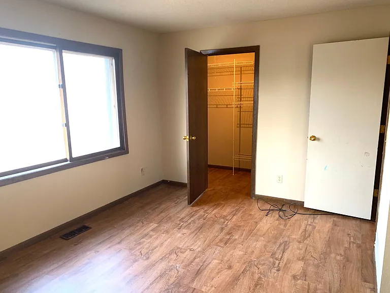 1089 Regency Dr — Photo 11