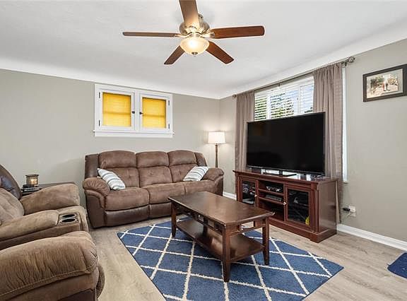 5th image of 919 Pardella Ave