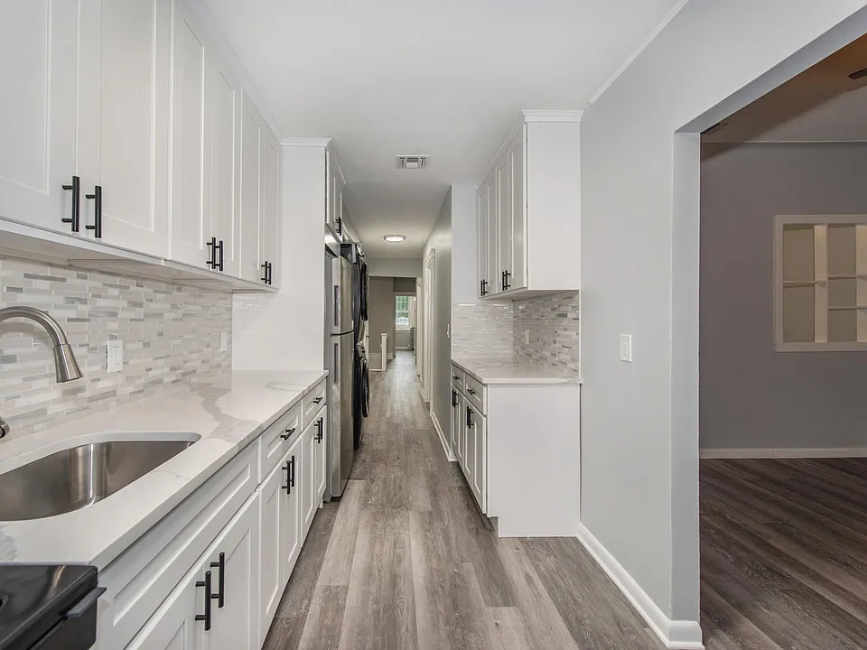 10 E Fort Lee Rd #2
