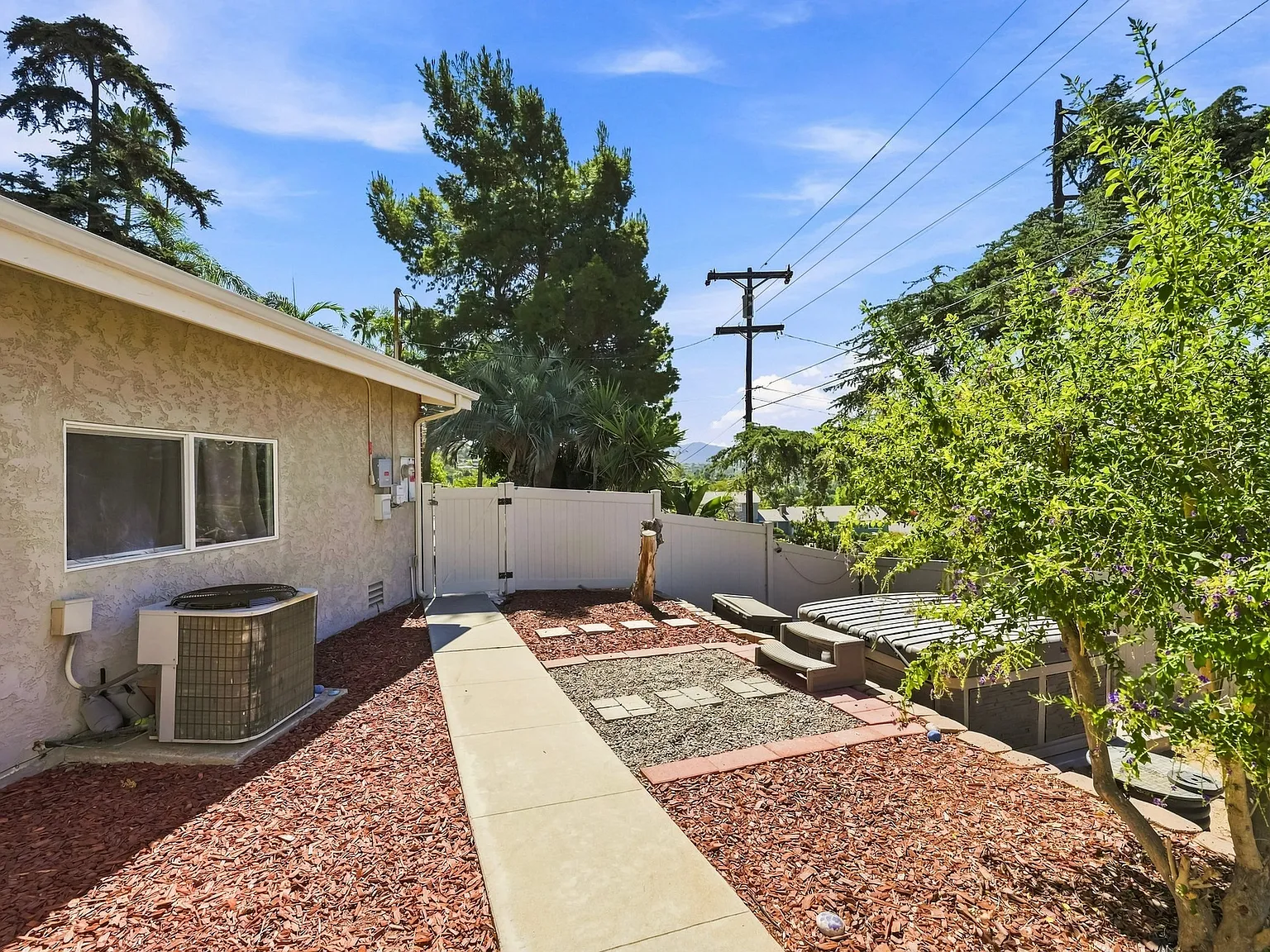 3 bed, 2084 sqft, $4,499 — Photo 2