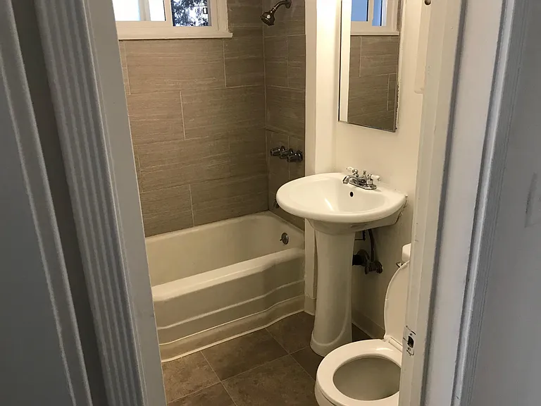 453 N Doheny Dr #D — Photo 8