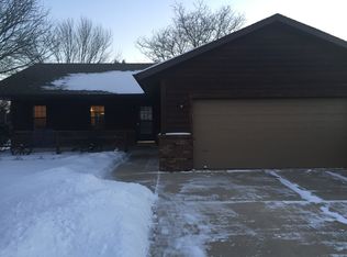 131 Winter Ln, Slinger, WI 53086