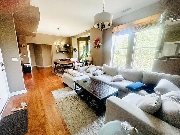 1058 N Damen Ave #3F — Photo 3