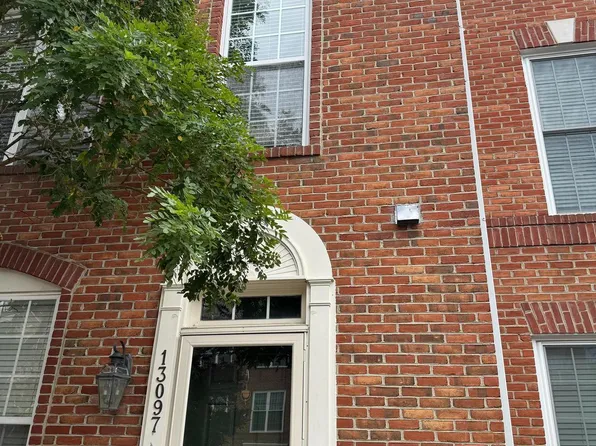 13097 Park Crescent Cir, Herndon, VA 20171