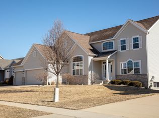 1718 Quail Ridge Rd, Cedar Falls, IA 50613