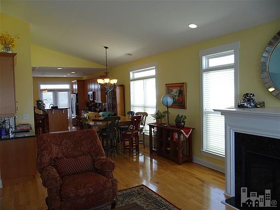 4th image of 808 N Carolina Beach Avenue N #1