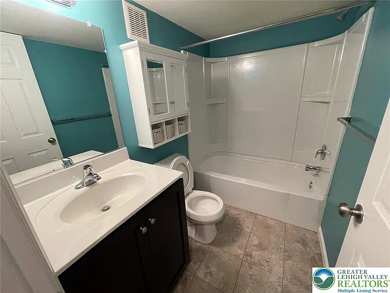 304 Central Park Ave — Photo 6