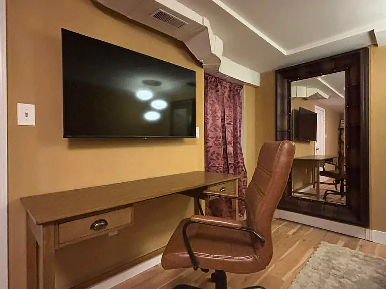 130 N Franklin Ave #2 — Photo 3