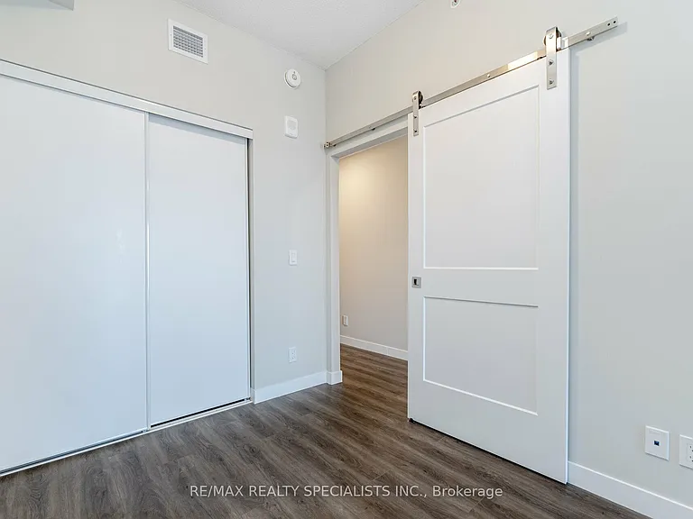 15 Queen St S #2206 — Photo 14