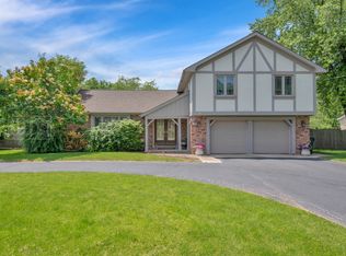 8200 Wolf Rd, Willow Springs, IL 60480