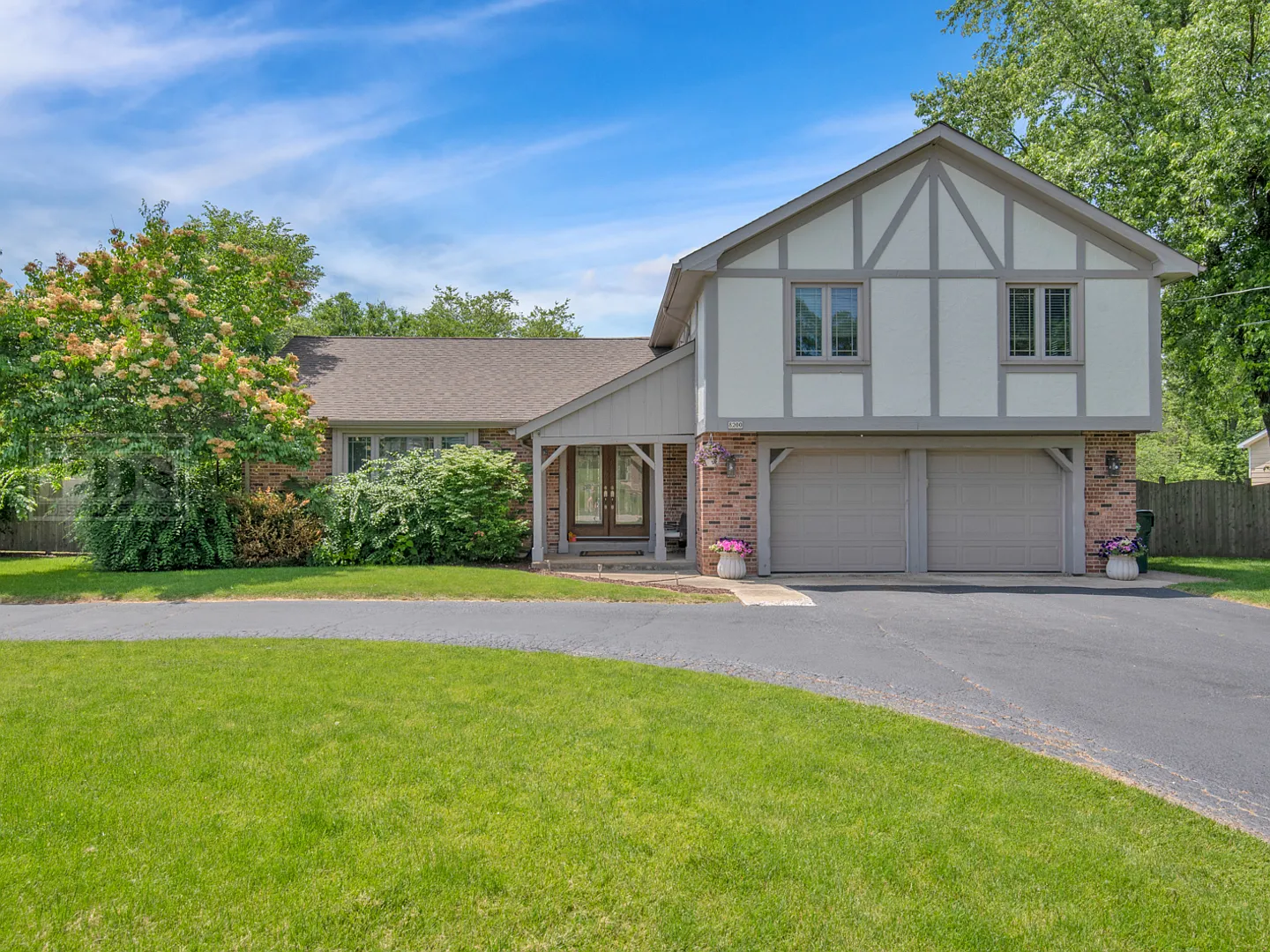 8200 Wolf Rd photo 1
