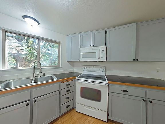 5th image of 30584 Oakview Dr