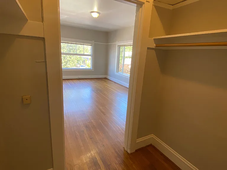 2345 NE Sandy Blvd #20 — Photo 2