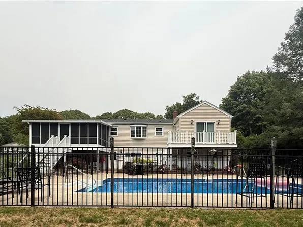 209 Dahlia Dr, North Kingstown, RI 02852