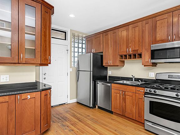 4th image of 6442 N Leavitt St APT 1e
