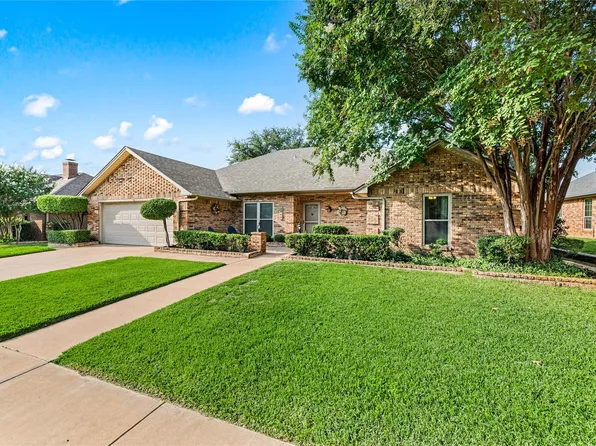 1205 Brookshire Dr, Bedford, TX 76021