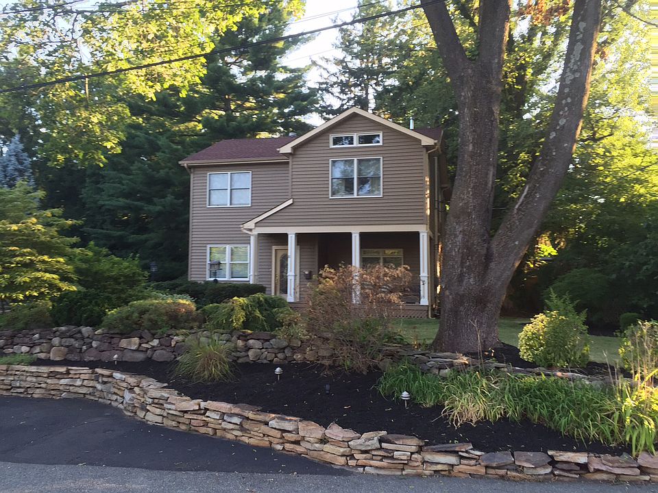 1st image of 8 Linden Pl