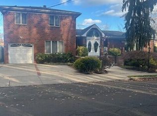 1061 Woodhull Ave, Staten Island, NY 10312