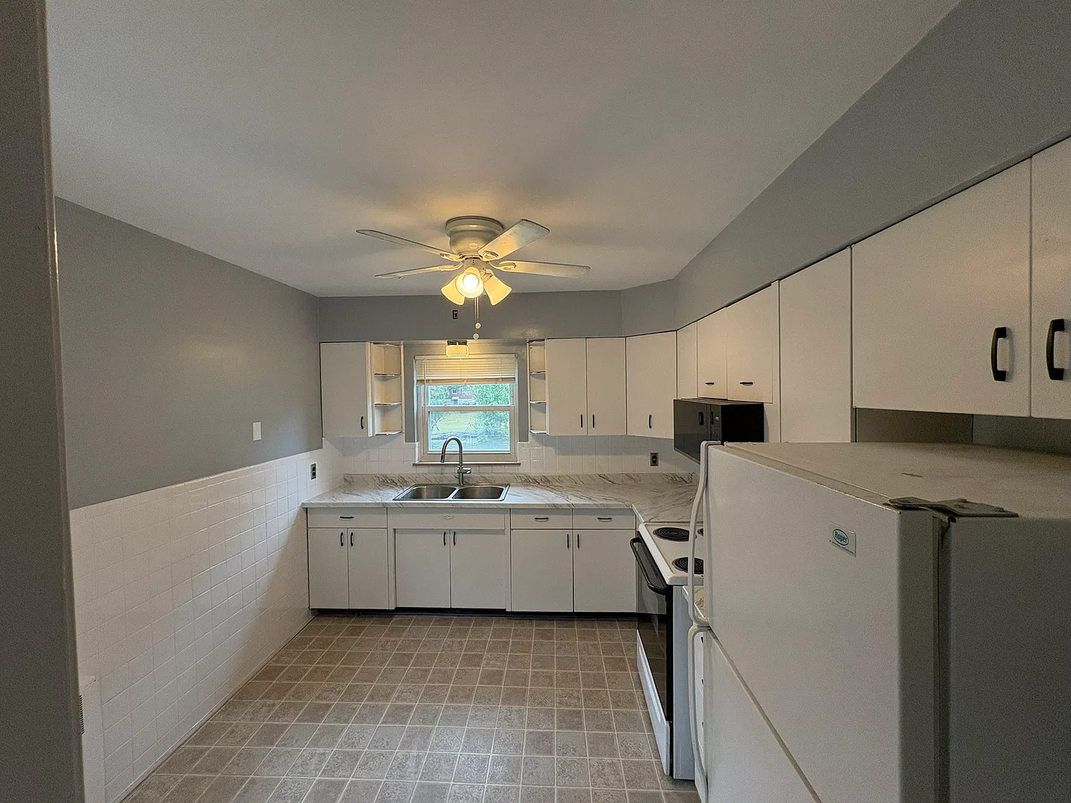 2 bed, 1100 sqft, $1,275 — Photo 4