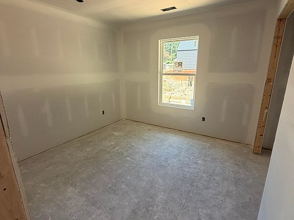 5th image of 527 Poole St