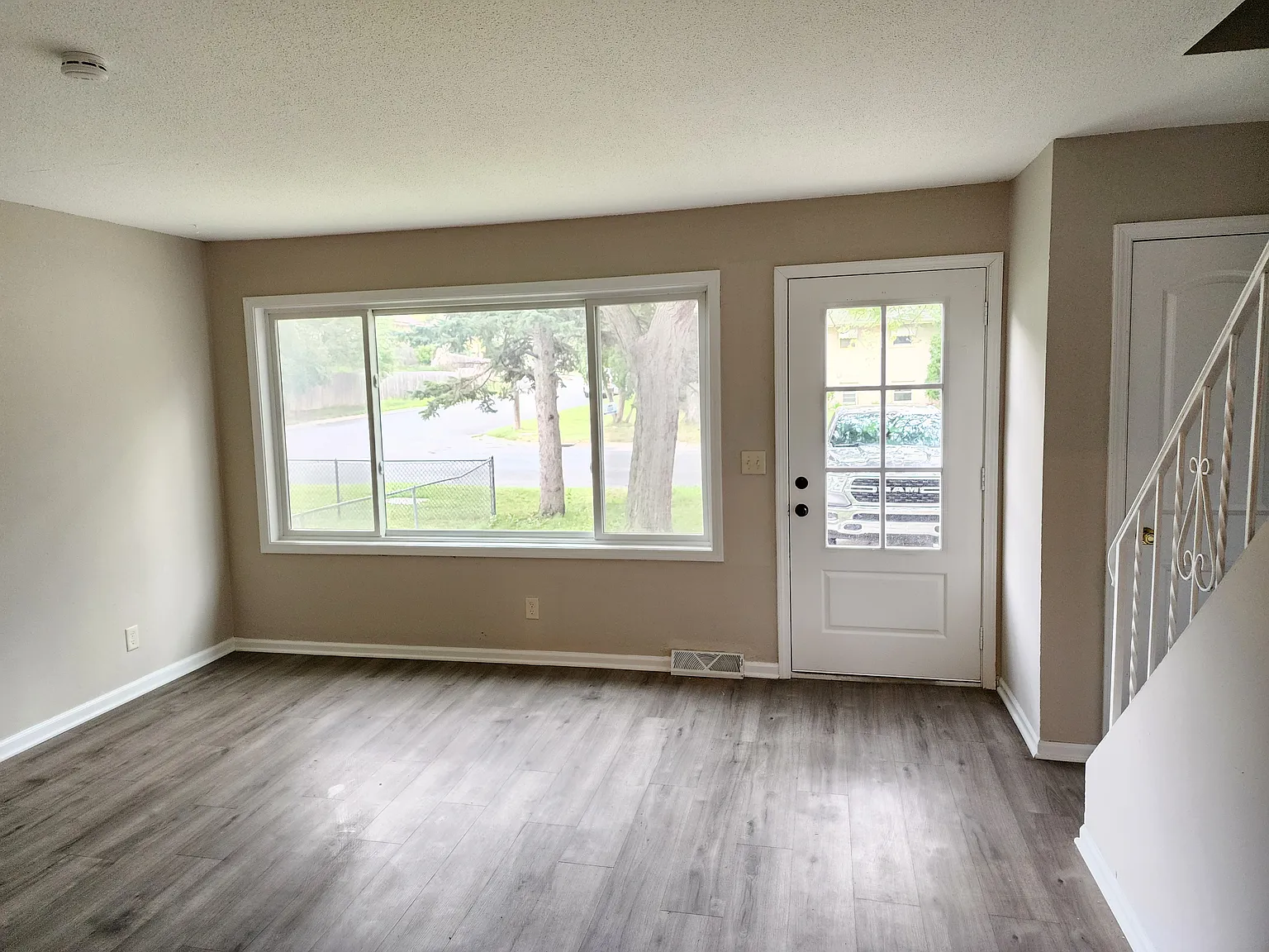 3 bed, 1.5 bath, 1500 sqft, $1,800 — Photo 1