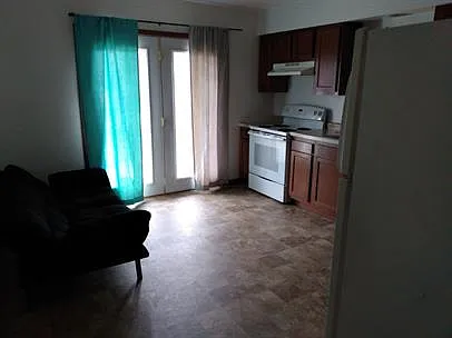 P054 / 2902 Apt 8 - 31 Street - Unit 8 — Photo 2