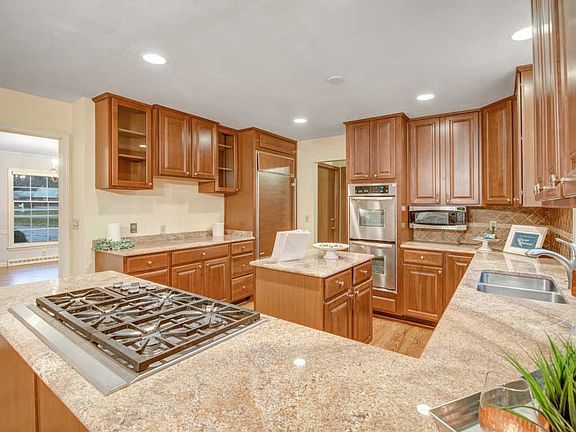 3rd image of 9545 N Wakefield Ct