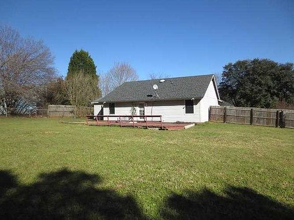Shed in Back Yard