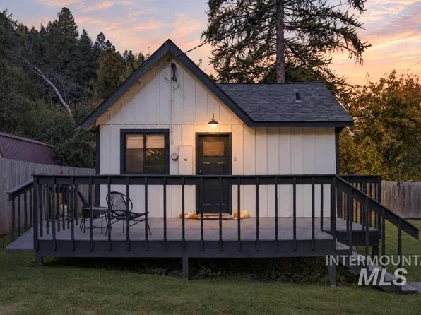 807 S Front St, Troy, ID 83871