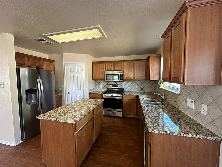 17403 Orwell Ln — Photo 3