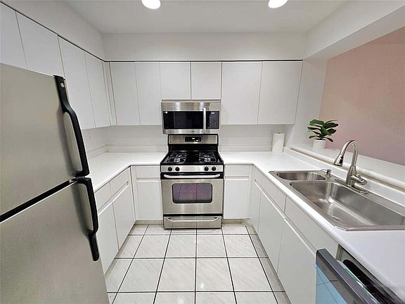 4th image of 603 Franklin Ct #603
