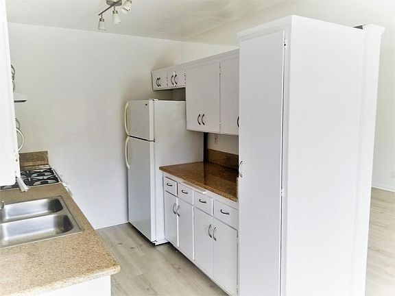 4th image of 1445 S Bundy Dr #88
