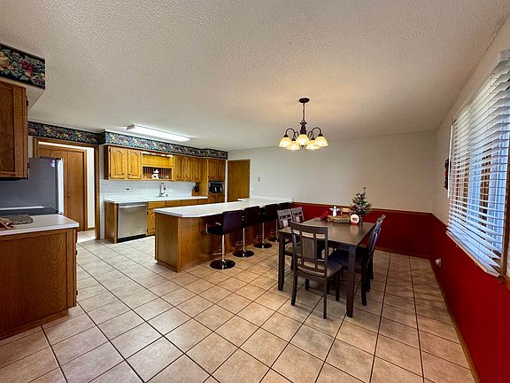 4th image of 3712 Hillcrest Dr