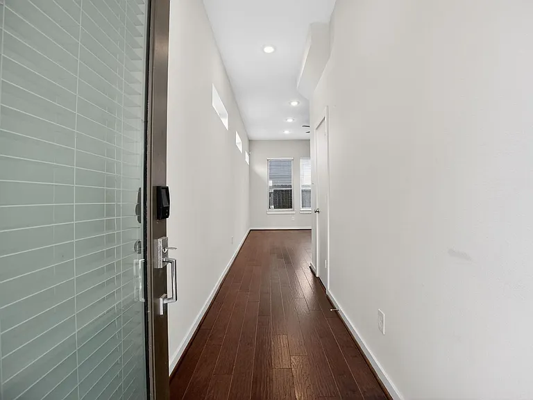 619 Thornton Oaks Ln — Photo 16