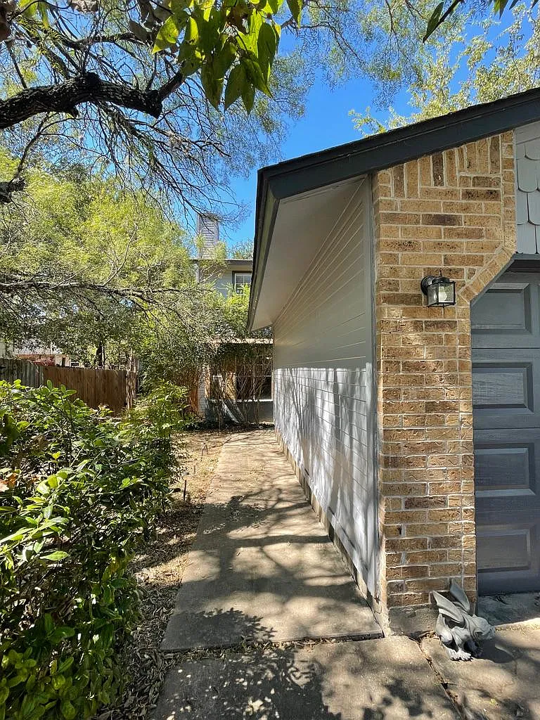 2104 Kenneth Ave — Photo 3