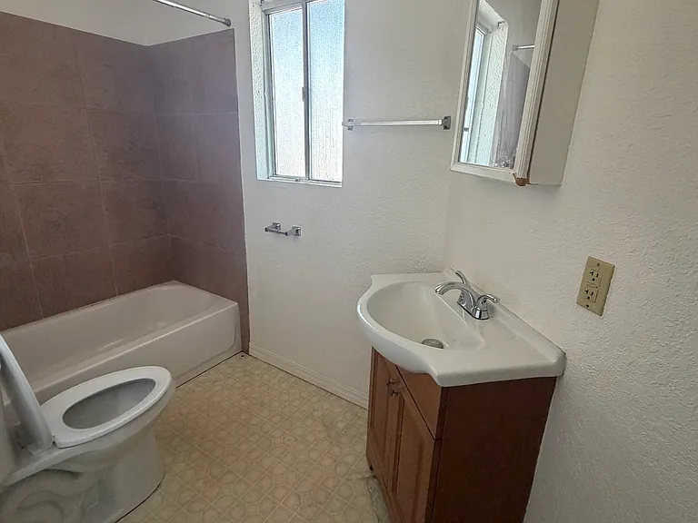 1810 E 25th St #206 — Photo 12