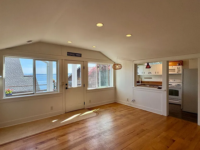 7862 NE Yeomalt Point Dr — Photo 10