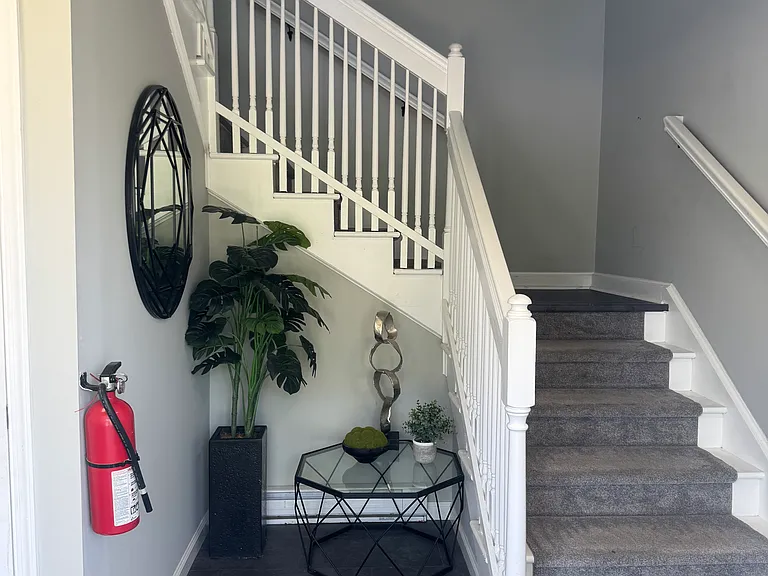 1039 Walker St #D — Photo 2